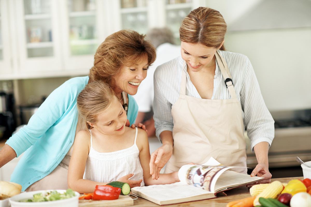 Bestes Kinderkochbuch: Eltern und Kinder kochen gemeinsam anhand eines Rezepts