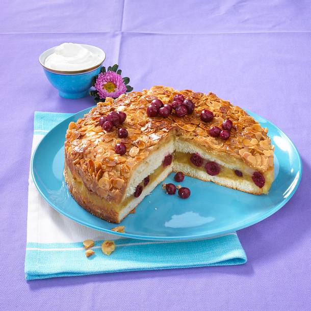 Bienenstich mit Apfelkompott Rezept Bienenstich mit Apfelkompott Rezept