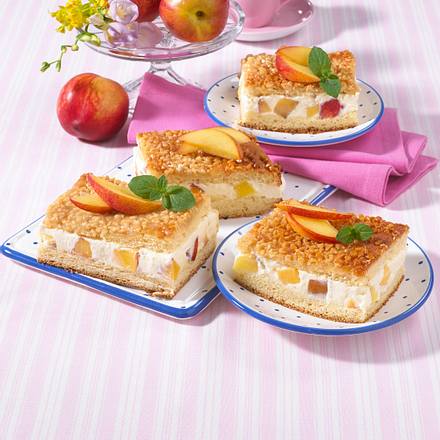 Bienenstich mit Nektarinen Rezept Bienenstich mit Nektarinen Rezept