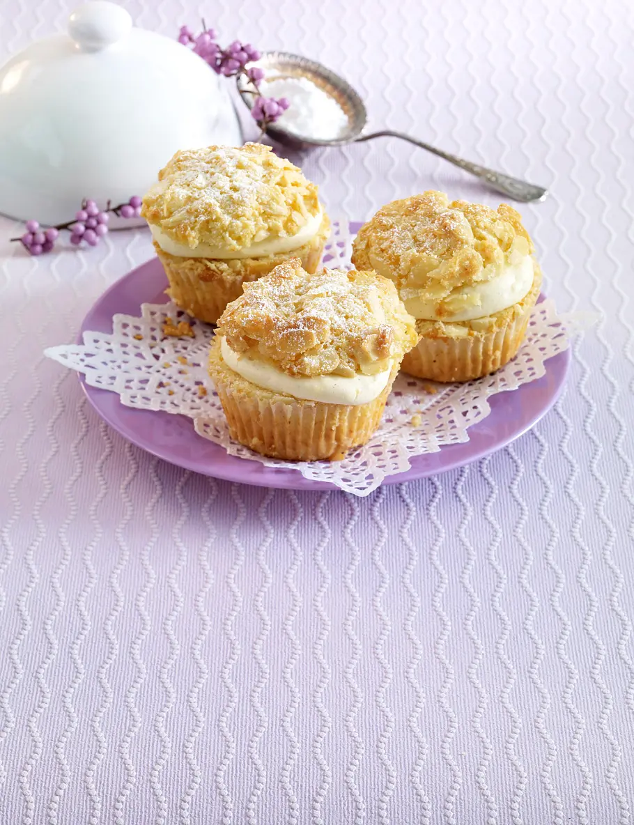 Bienenstich-Muffins mit Vanillecreme Rezept Bienenstich-Muffins mit Vanillecreme Rezept