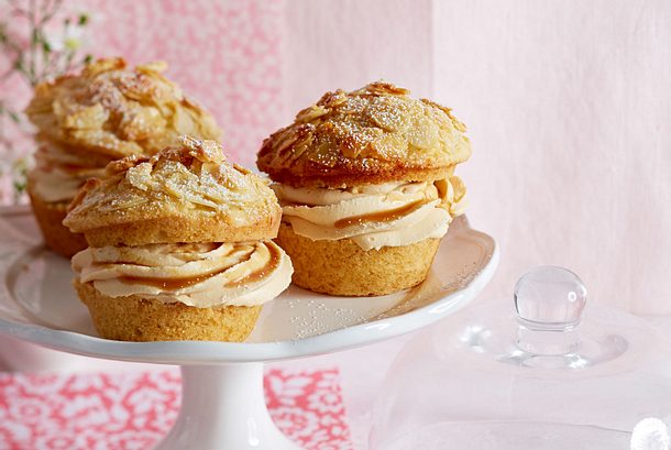 Bienenstichmuffins mit Karamellsahne Rezept
