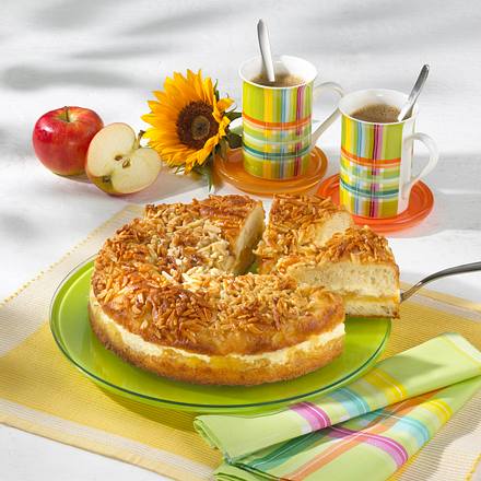 Bienenstichtorte mit Apfelfüllung Rezept Bienenstichtorte mit Apfelfüllung Rezept