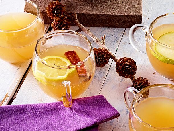 Birnen-Apfel-Punsch mit Zimt Rezept Birnen-Apfel-Punsch mit Zimt Rezept