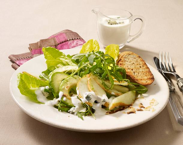 Birnen-Avocadosalat mit Roquefortsoße Rezept Birnen-Avocadosalat mit Roquefortsoße Rezept