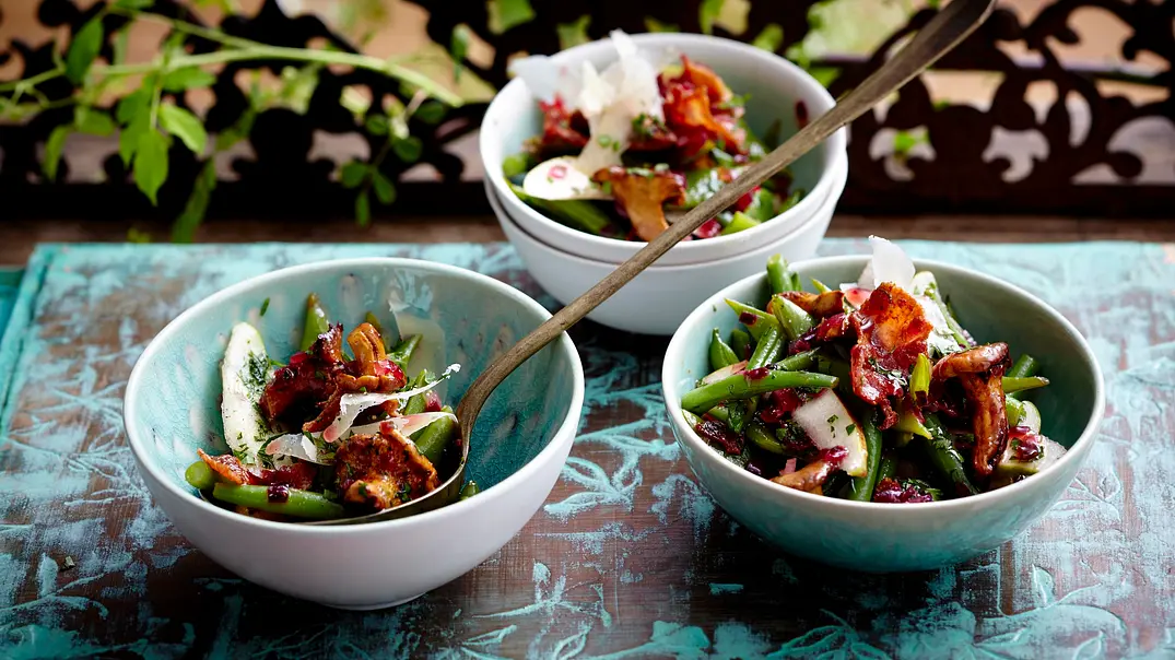 Birnen-Bohnen-und-Schinken-Salat mit Pfifferlingen Rezept - Foto: LECKER @ Bauer Media Group