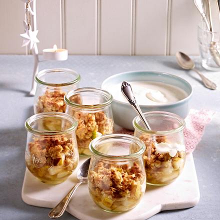 Birnen-Crumble an Joghurt-Creme Rezept Birnen-Crumble an Joghurt-Creme Rezept