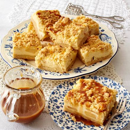 Birnen-Käsekuchenwürfel mit Karamellsoße Rezept