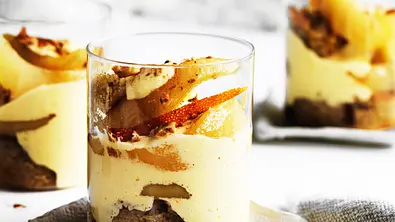 Birnen-Mandel-Trifle mit Orangensabayon Rezept - Foto: LECKER @ Bauer Media Group