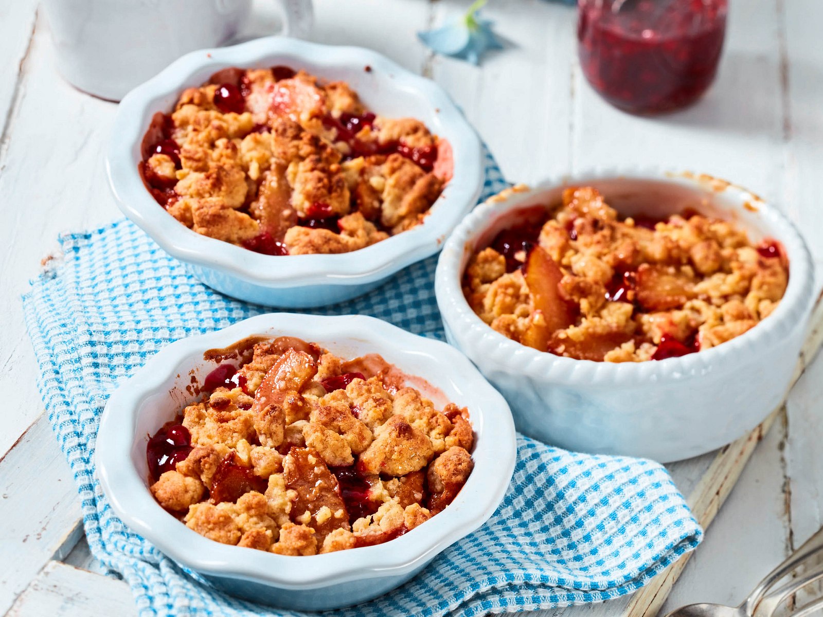 Birnen-Preiselbeer-Crumble Rezept | LECKER