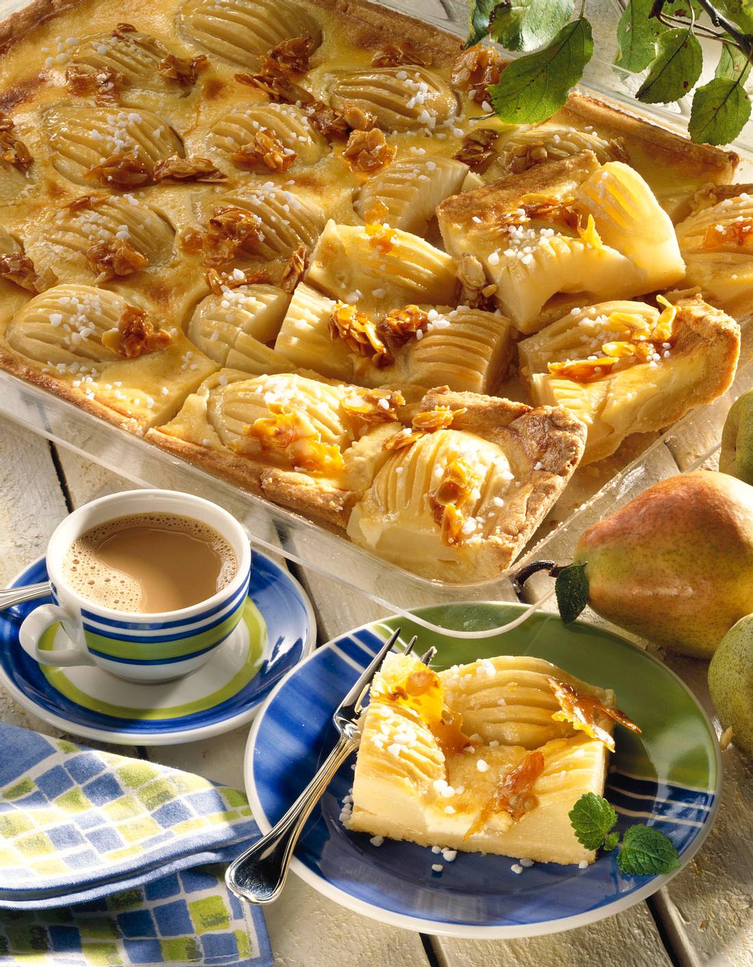 Birnenkuchen vom Blech mit Eierguss Rezept | LECKER