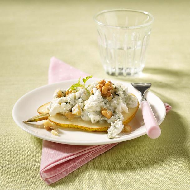 Birnenscheibe mit Roquefort-Quark und Walnüssen Rezept Birnenscheibe mit Roquefort-Quark und Walnüssen Rezept
