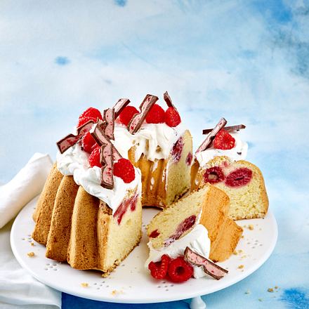 Biskuit-Gugelhupf mit Himbeeren Rezept Biskuit-Gugelhupf mit Himbeeren Rezept