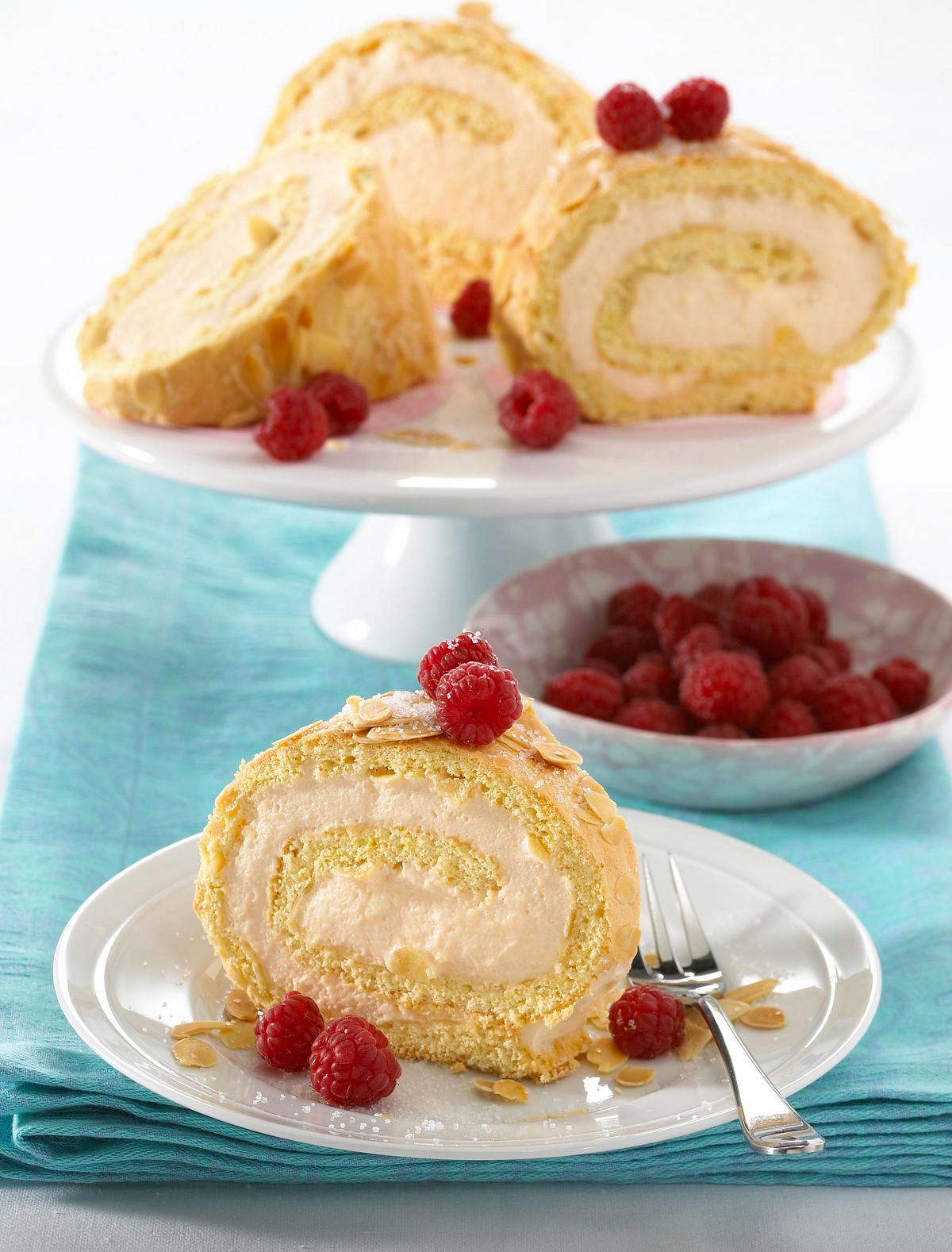 Biskuitrolle mit Frucht-Buttermilch Rezept