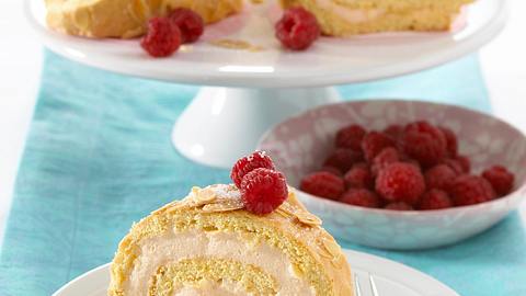 Biskuitrolle mit Frucht-Buttermilch Rezept - Foto: House of Food / Bauer Food Experts KG