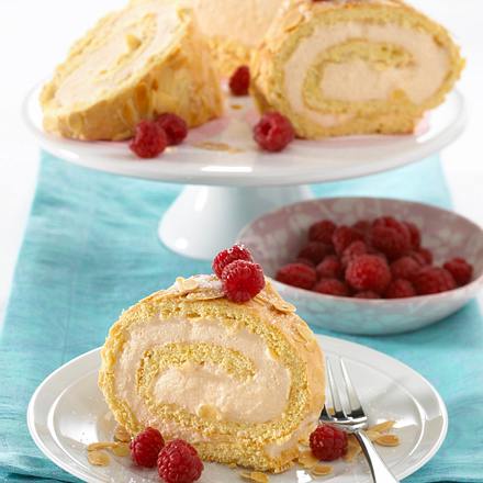 Biskuitrolle mit Frucht-Buttermilch Rezept
