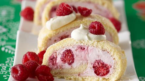 Biskuitrolle mit Himbeer-Ricottacreme Rezept - Foto: House of Food / Bauer Food Experts KG