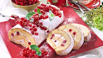 Biskuitrolle mit Johannisbeeren Rezept - Foto: Sun