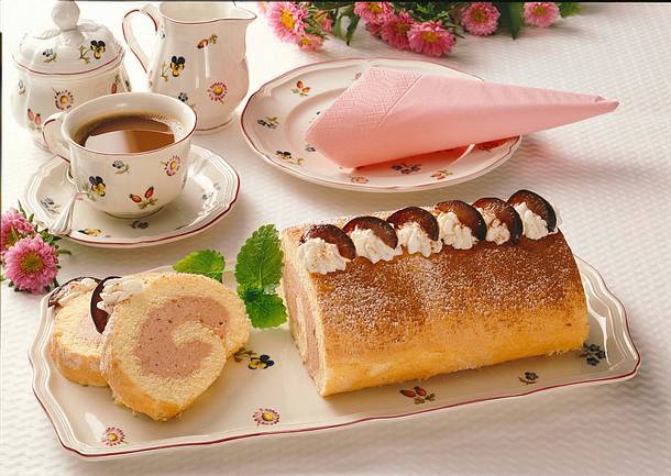 Biskuitrolle mit Pflaumensahne Rezept