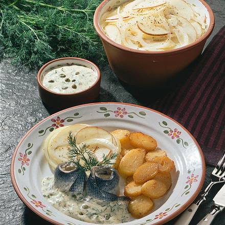 Bismarckheringe mit Dill-Kapern-Soße Rezept