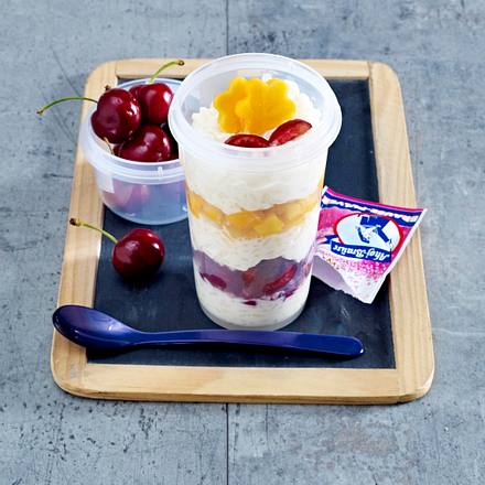 Bitzel-Milchreis mit Mango-Blumen und Kirschen Rezept