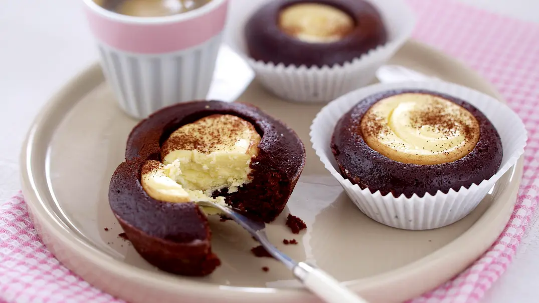 Black Bottom Cupcakes Rezept - Foto: LECKER @ Bauer Media Group Black Bottom Cupcakes Rezept - Foto: LECKER @ Bauer Media Group