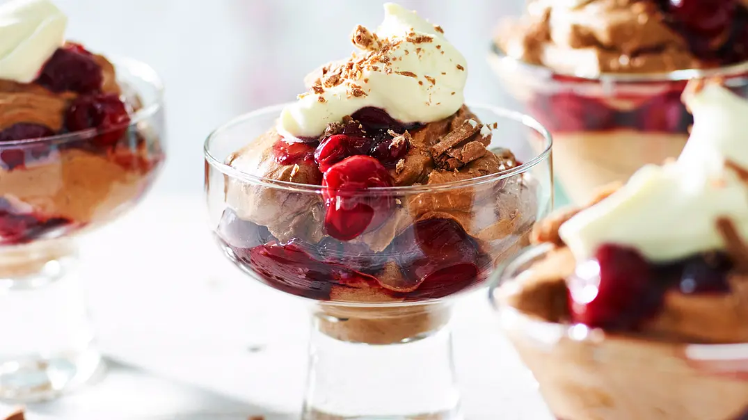Black-Forest-Schoko-Mousse Rezept - Foto: LECKER @ Bauer Media Group Black-Forest-Schoko-Mousse Rezept - Foto: LECKER @ Bauer Media Group