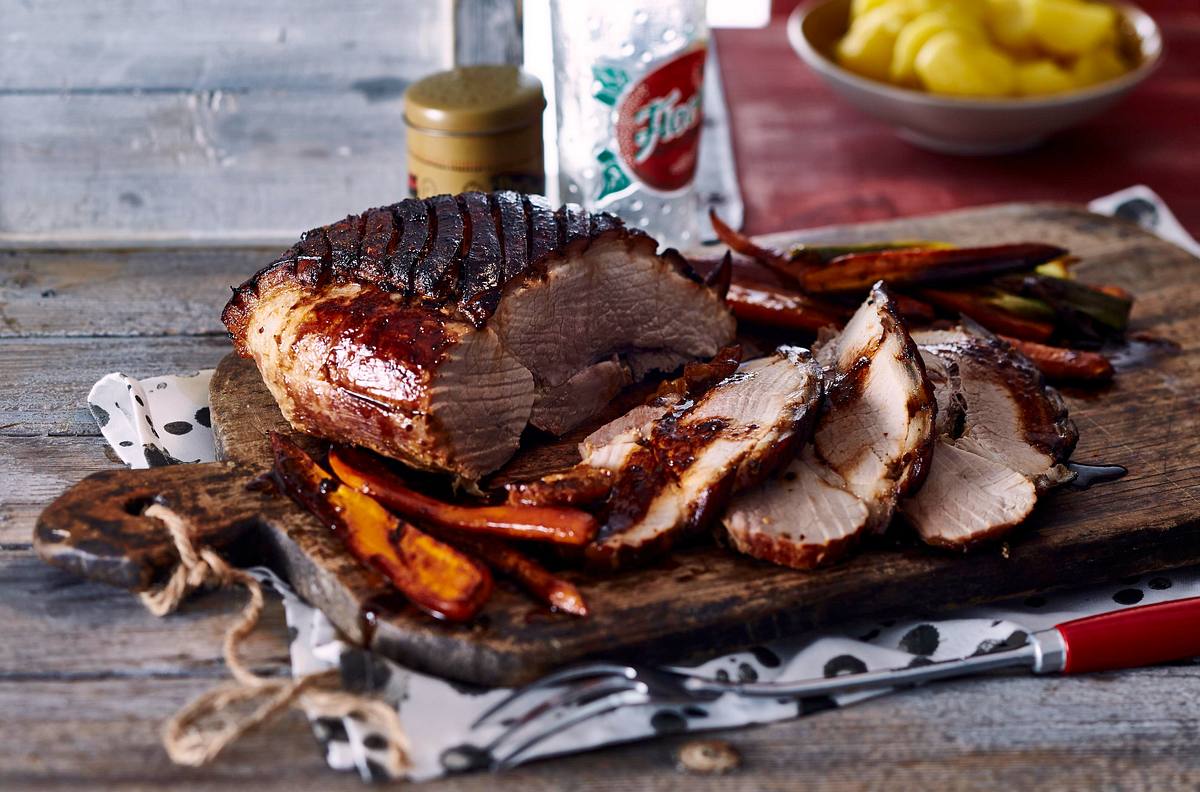 Blackened Schweinebraten mit Möhren Rezept