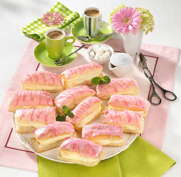 Blätterteig-Cremeschnitten mit Guss Rezept Blätterteig-Cremeschnitten mit Guss Rezept