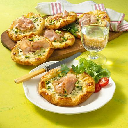 Blätterteig-Pasteten mit Schinken Rezept Blätterteig-Pasteten mit Schinken Rezept