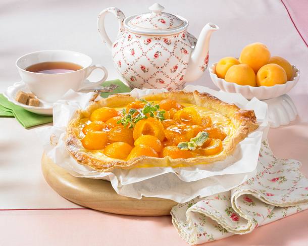 Blätterteig-Pudding-Tarte mit Aprikosen Rezept Blätterteig-Pudding-Tarte mit Aprikosen Rezept