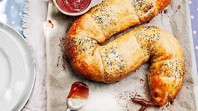 Blätterteig-Schlange mit Hackfleischfüllung Rezept - Foto: Image Professionals Blätterteig-Schlange mit Hackfleischfüllung Rezept - Foto: Image Professionals