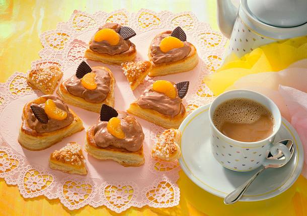 Blätterteigherzen mit Schokocreme Rezept Blätterteigherzen mit Schokocreme Rezept