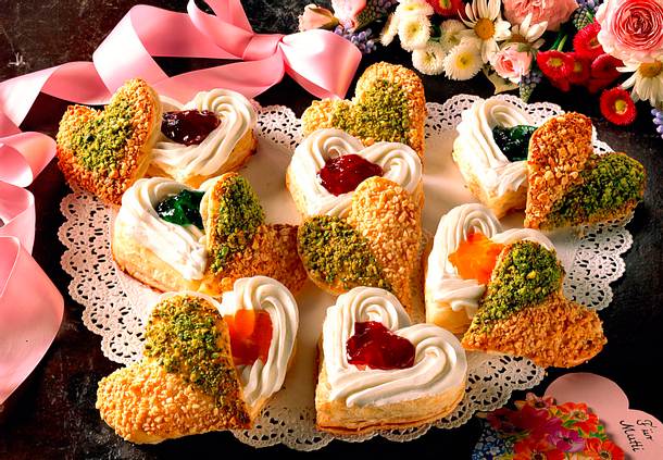 Blätterteigherzen mit süßer Quarkcreme Rezept Blätterteigherzen mit süßer Quarkcreme Rezept