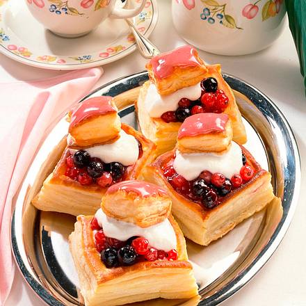 Blätterteigpasteten mit Johannisbeeren Rezept Blätterteigpasteten mit Johannisbeeren Rezept