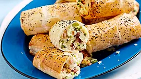 Blätterteigrollen mit Ricotta, Speck und Erbsen Rezept - Foto: LECKER @ Bauer Media Group Blätterteigrollen mit Ricotta, Speck und Erbsen Rezept - Foto: LECKER @ Bauer Media Group