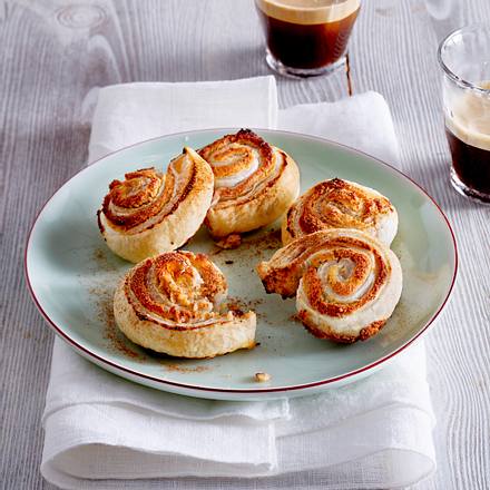 Blätterteigschnecken mit Haselnuss-Marzipan-Füllung Rezept