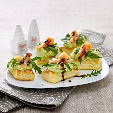 Blätterteigschnitten mit Avocado-Wasabi-Creme und Lachs Rezept Blätterteigschnitten mit Avocado-Wasabi-Creme und Lachs Rezept