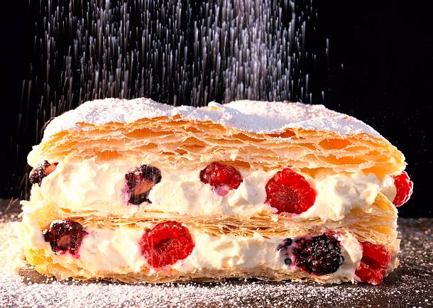 Blätterteigschnitten mit Beeren-Mascarponefüllung Rezept Blätterteigschnitten mit Beeren-Mascarponefüllung Rezept