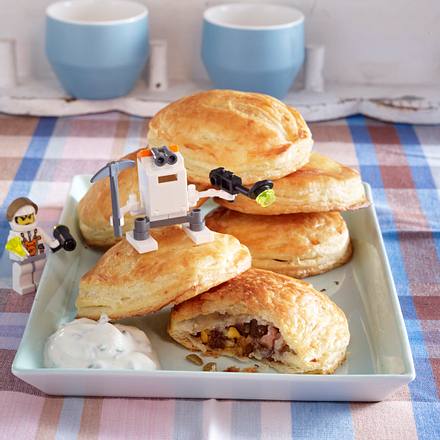 Blätterteigtaschen mit pikanter Füllung (Ufos) Rezept Blätterteigtaschen mit pikanter Füllung (Ufos) Rezept