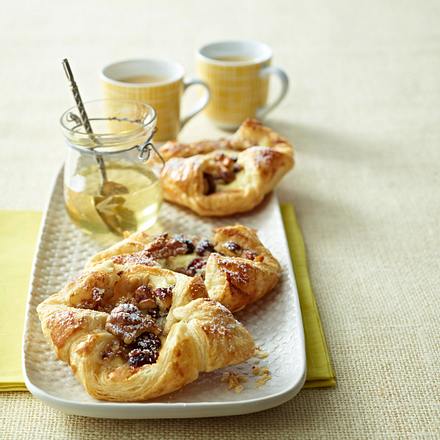 Blätterteigteilchen mit Honig-Nuss-Cranberry-Füllung Rezept Blätterteigteilchen mit Honig-Nuss-Cranberry-Füllung Rezept