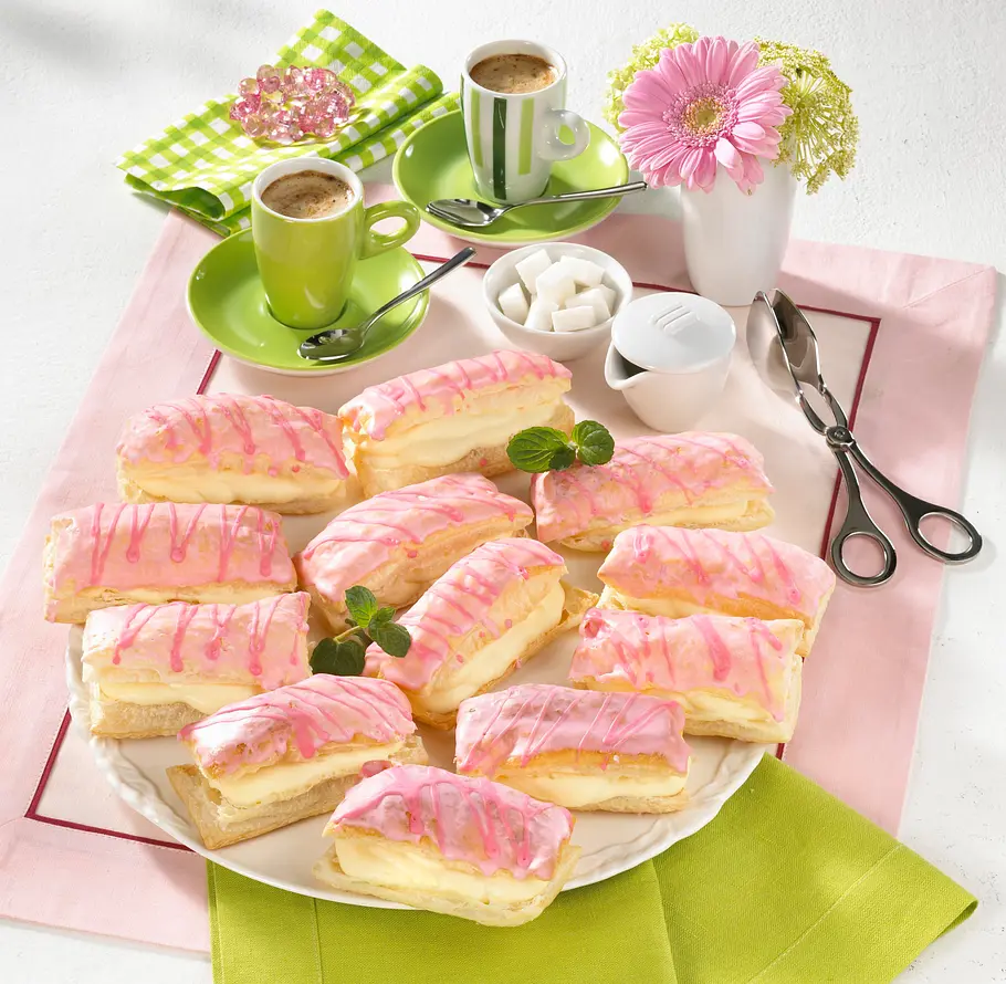 Blätterteig-Cremeschnitten mit Guss Rezept Blätterteig-Cremeschnitten mit Guss Rezept
