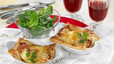 Blätterteig-Quiches mit Schinken, Birne und Raclette-Käse Rezept - Foto: Maass