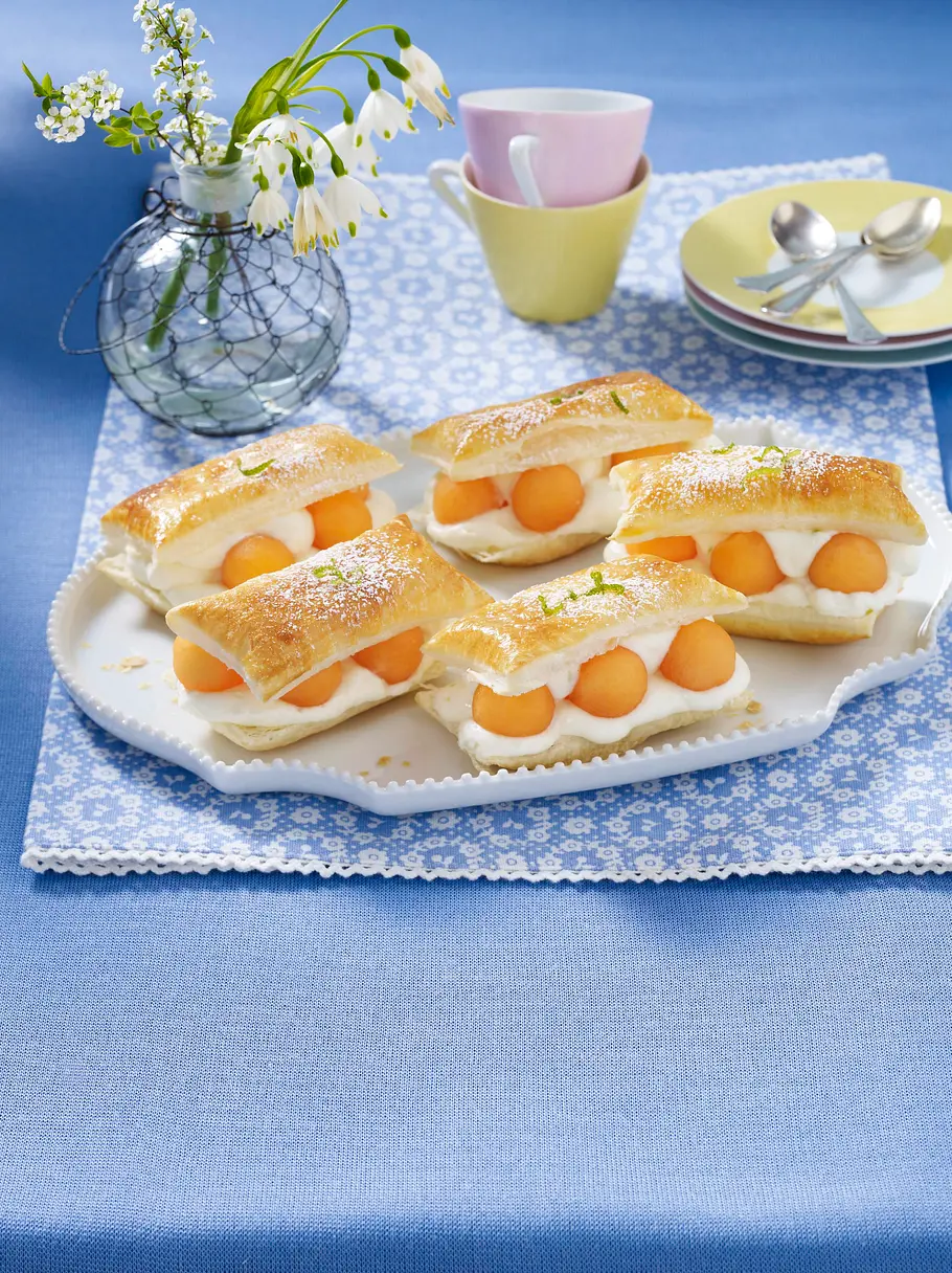 Blätterteig-Schnitten mit Dickmilch-Limetten-Creme Rezept Blätterteig-Schnitten mit Dickmilch-Limetten-Creme Rezept