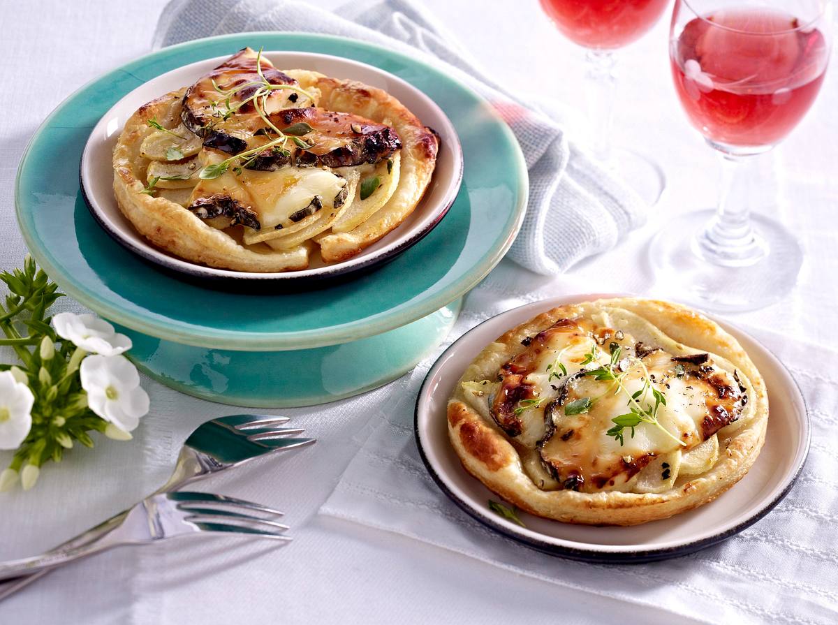 Blätterteig-Tarteletts mit Birne, Honig und Ziegenkäse Rezept