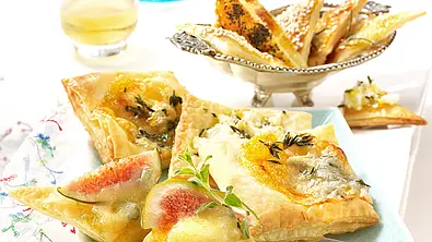 Blätterteighappen mit Gorgonzola und Schafskäse Rezept - Foto: LECKER @ Bauer Media Group