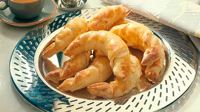 Blätterteighörnchen Rezept - Foto: LECKER @ Bauer Media Group