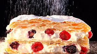 Blätterteigschnitten mit Beeren-Mascarponefüllung Rezept - Foto: LECKER @ Bauer Media Group