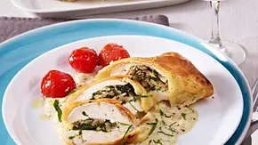 Blätterteigtaschen mit Hähnchen und Champignons Rezept - Foto: LECKER @ Bauer Media Group Blätterteigtaschen mit Hähnchen und Champignons Rezept - Foto: LECKER @ Bauer Media Group