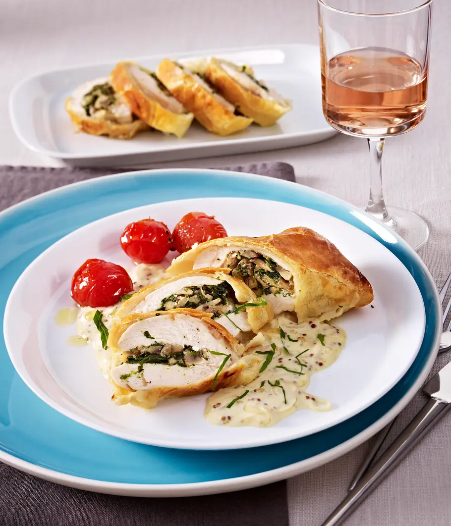 Blätterteigtaschen mit Hähnchen und Champignons Rezept Blätterteigtaschen mit Hähnchen und Champignons Rezept