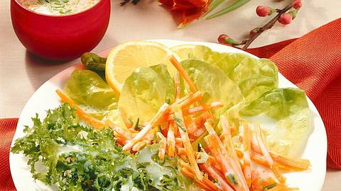 Blattsalat mit Buttermilchdressing Rezept - Foto: Först, Thomas